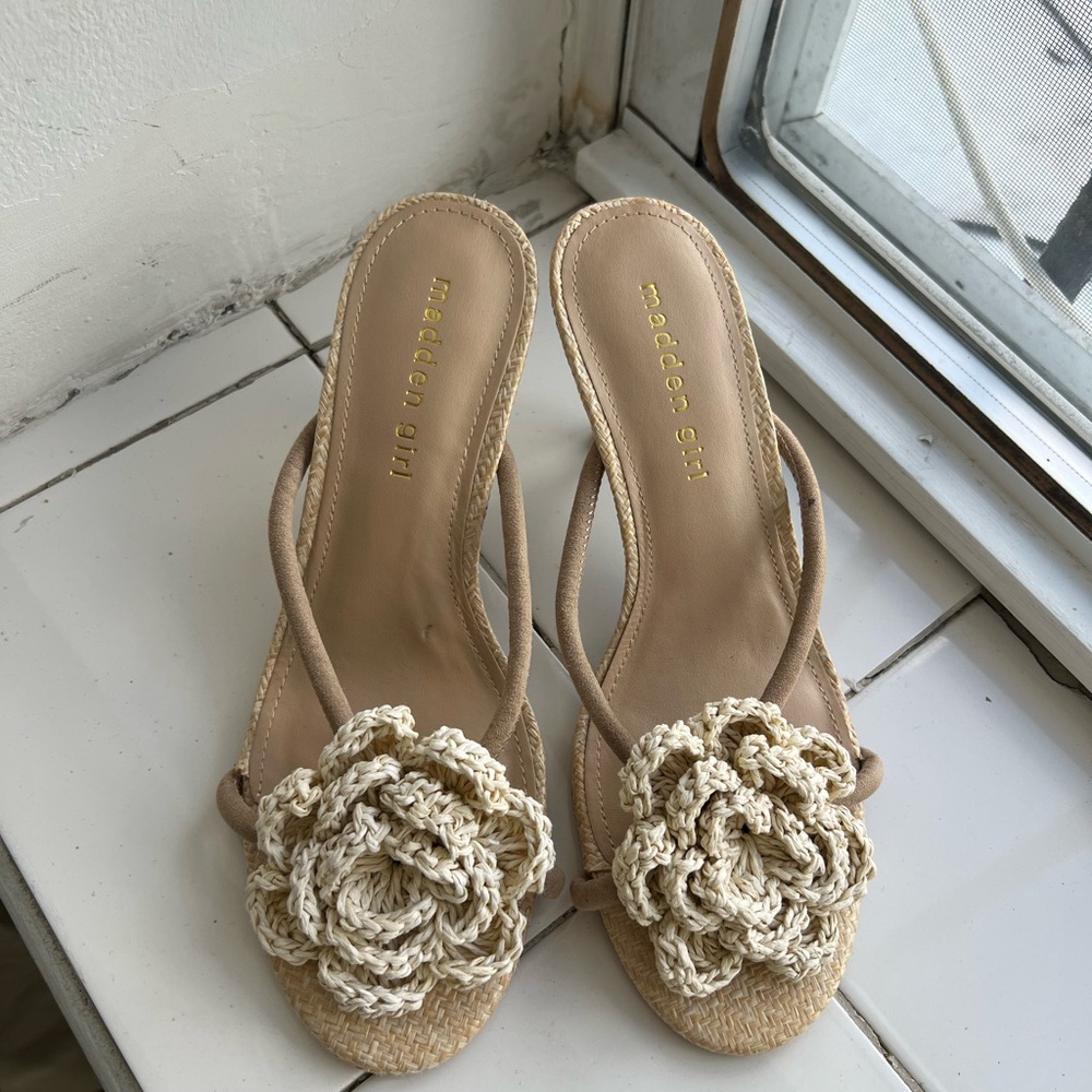 Madden Girl Bellamy Flower Strappy Mid-Heel Dress Sandals - Picture 2 of 4